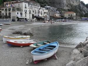 This is NOT an unverified 'web portal' or online directory - we select only those places that satisfy our criteria for price, quality, charm and location. The places to stay presented here are particularly suitable for accommodation only short-breaks. Places to stay have been carefully selected so that you can reach them easily - ideal for long weekends and short break holidays when short transfer times are important.